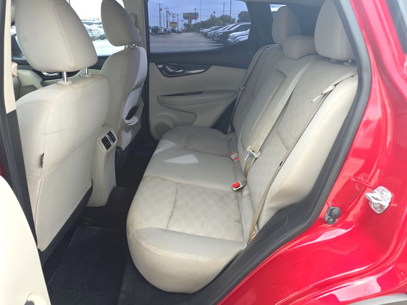 Nissan Rogue Sport Vehicle Full-screen Gallery Image 10