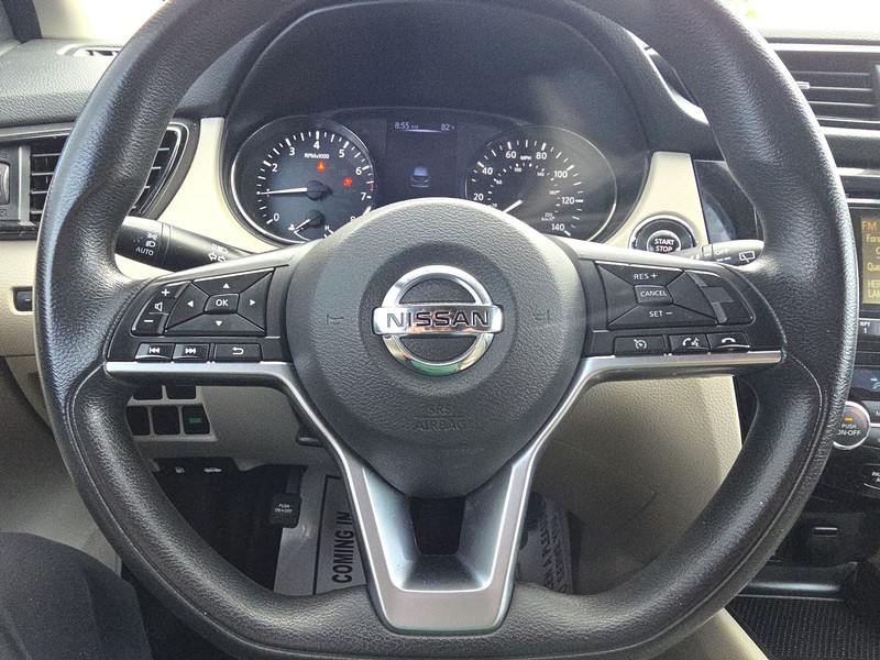 Nissan Rogue Sport Vehicle Full-screen Gallery Image 13