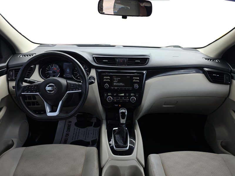 Nissan Rogue Sport Vehicle Full-screen Gallery Image 15