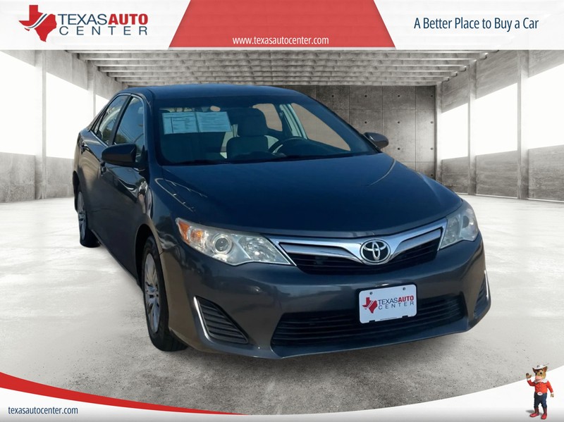 Toyota Camry Vehicle Full-screen Gallery Image 01