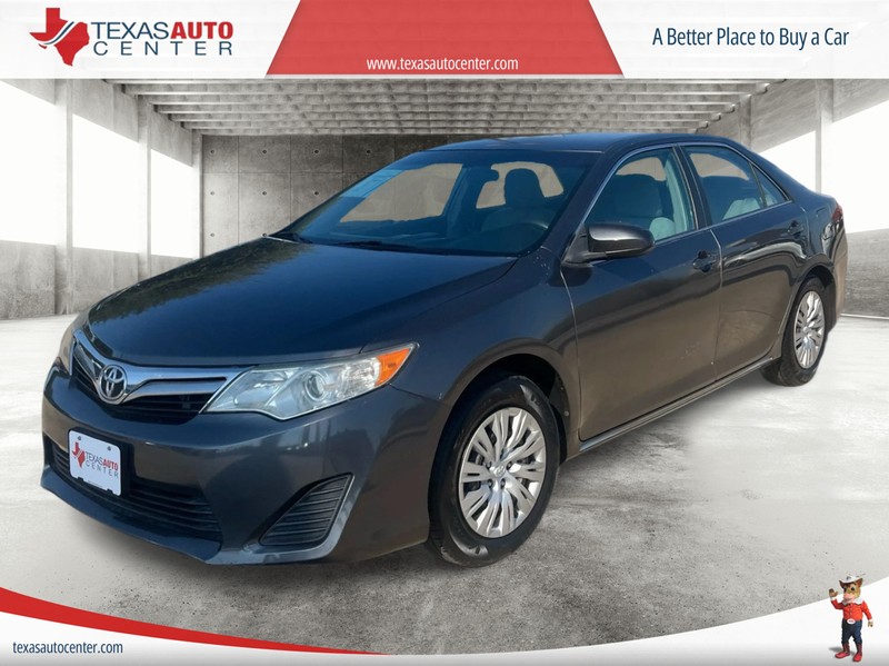 Toyota Camry Vehicle Full-screen Gallery Image 02