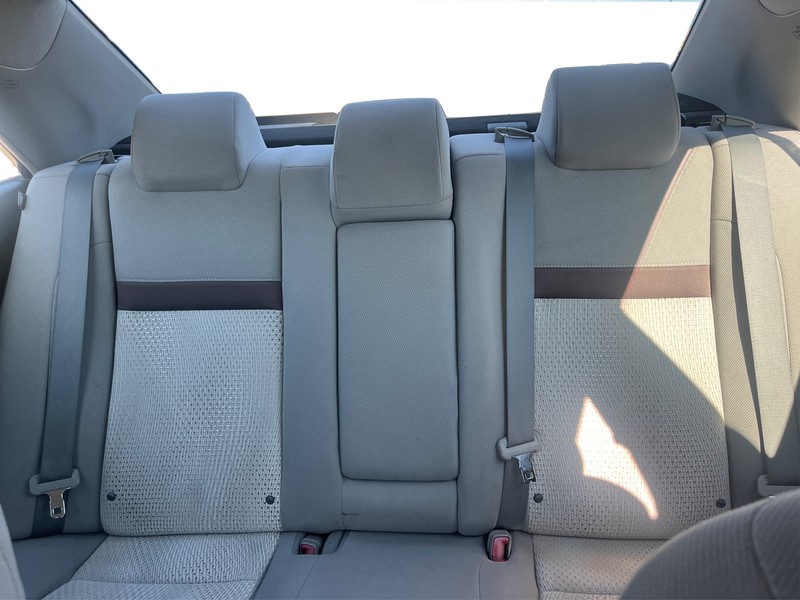 Toyota Camry Vehicle Full-screen Gallery Image 13