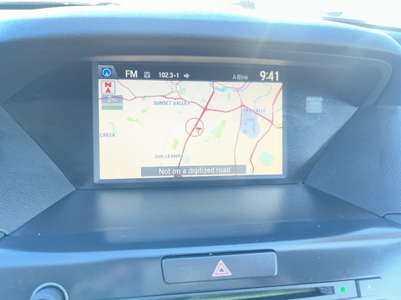 Acura MDX Vehicle Full-screen Gallery Image 17