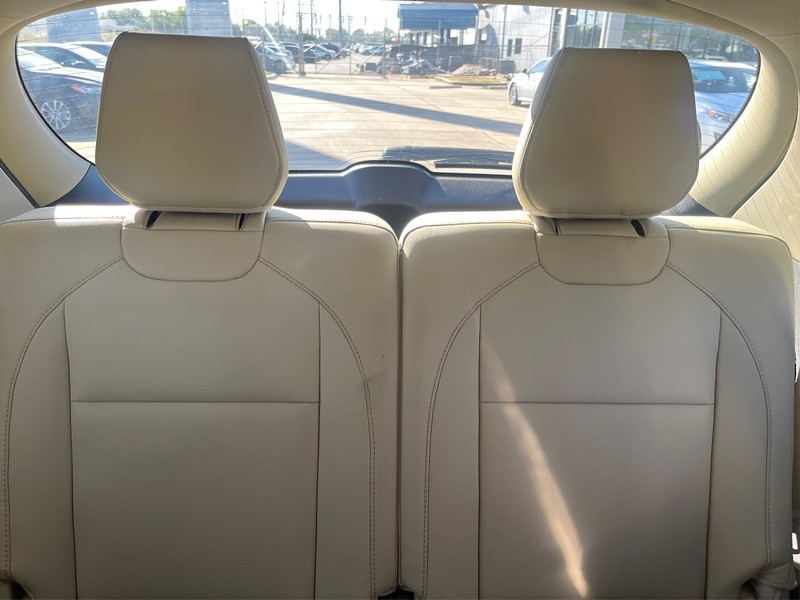 Acura MDX Vehicle Full-screen Gallery Image 19