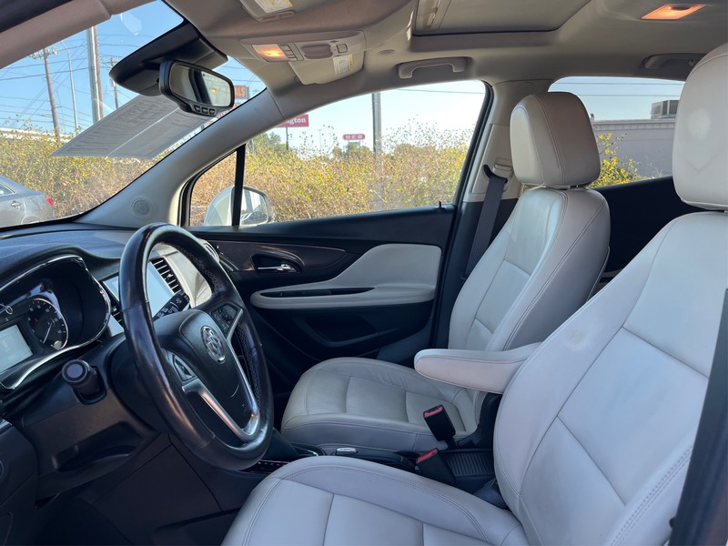 Buick Encore Vehicle Full-screen Gallery Image 09