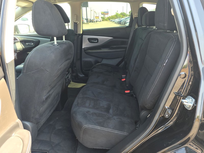 Nissan Murano Vehicle Full-screen Gallery Image 10