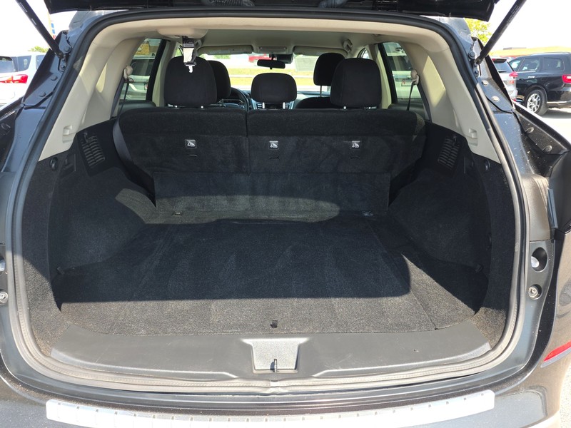 Nissan Murano Vehicle Full-screen Gallery Image 11