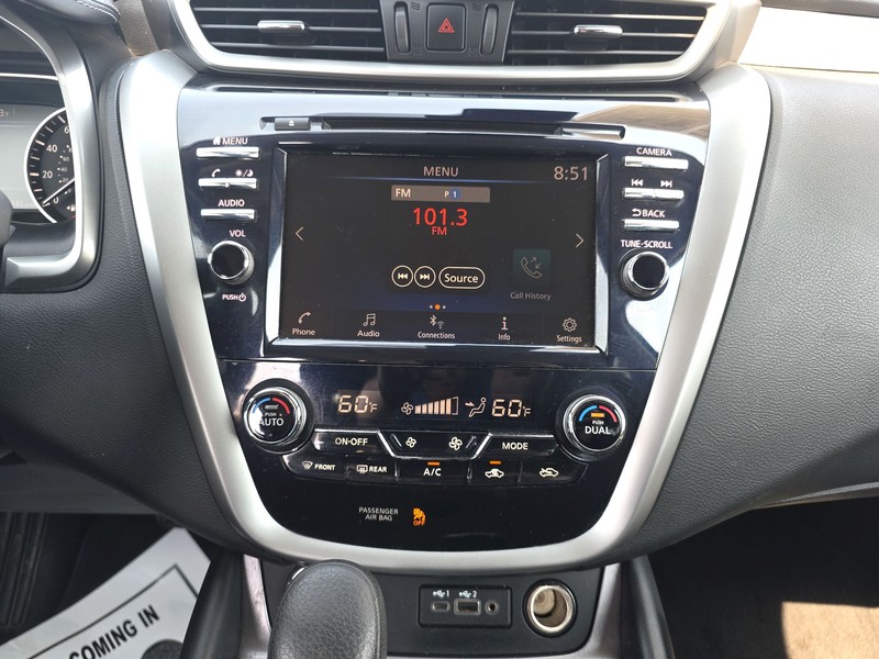 Nissan Murano Vehicle Full-screen Gallery Image 12