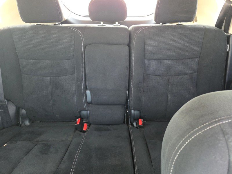 Nissan Murano Vehicle Full-screen Gallery Image 13