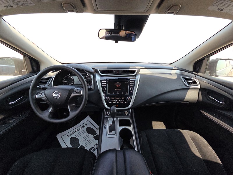 Nissan Murano Vehicle Full-screen Gallery Image 15