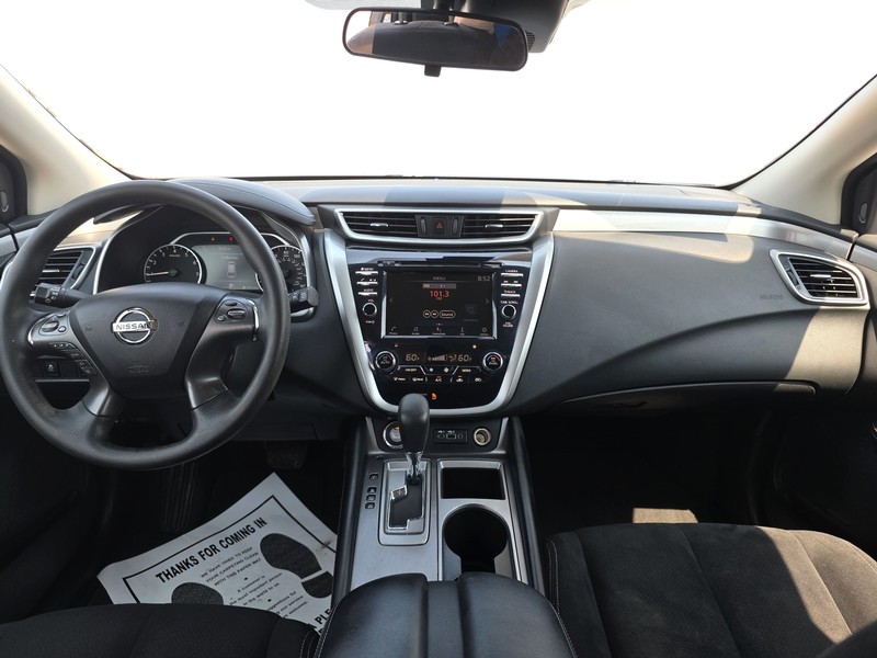 Nissan Murano Vehicle Full-screen Gallery Image 16