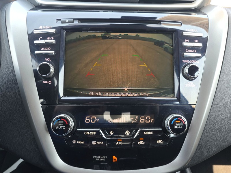 Nissan Murano Vehicle Full-screen Gallery Image 17