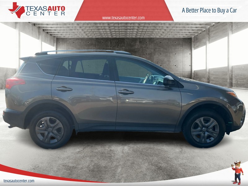 Toyota RAV4 Vehicle Full-screen Gallery Image 4