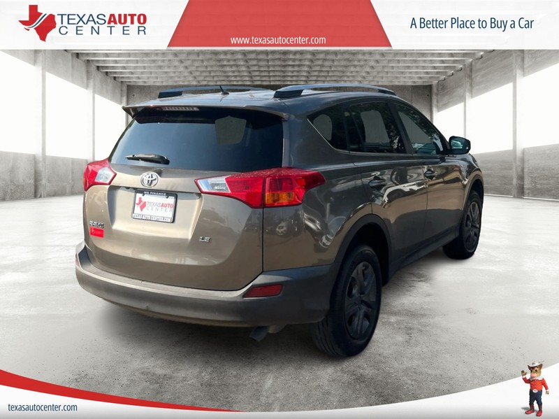 Toyota RAV4 Vehicle Full-screen Gallery Image 7