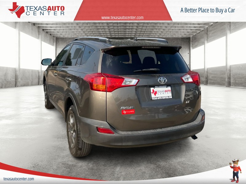 Toyota RAV4 Vehicle Full-screen Gallery Image 8