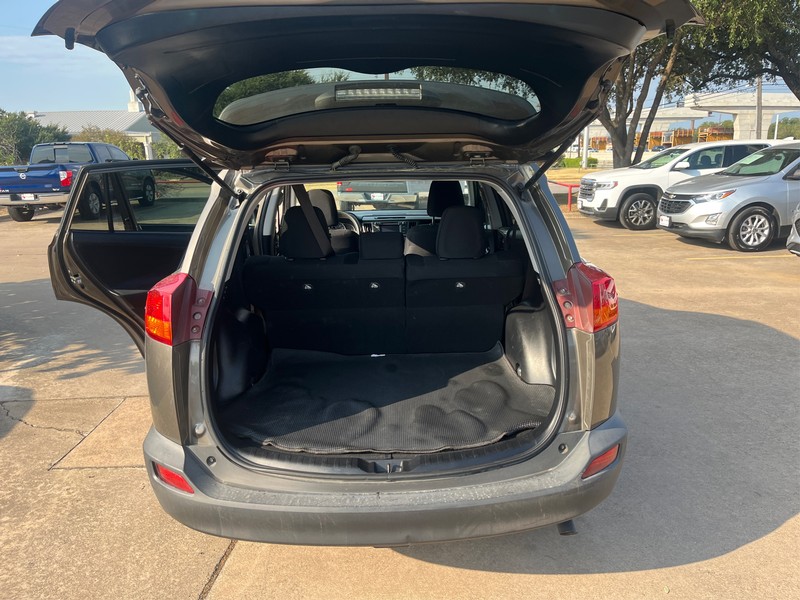 Toyota RAV4 Vehicle Full-screen Gallery Image 11