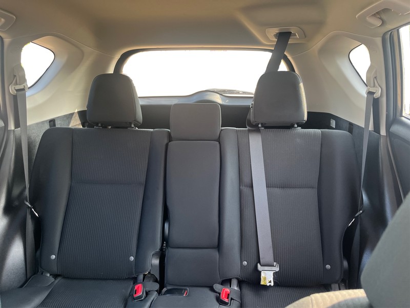 Toyota RAV4 Vehicle Full-screen Gallery Image 13