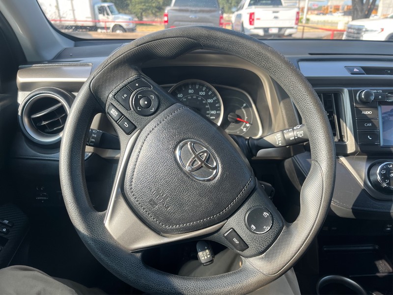 Toyota RAV4 Vehicle Full-screen Gallery Image 14