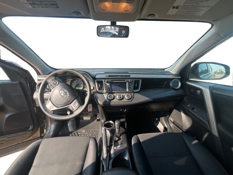Toyota RAV4 Vehicle Full-screen Gallery Image 16
