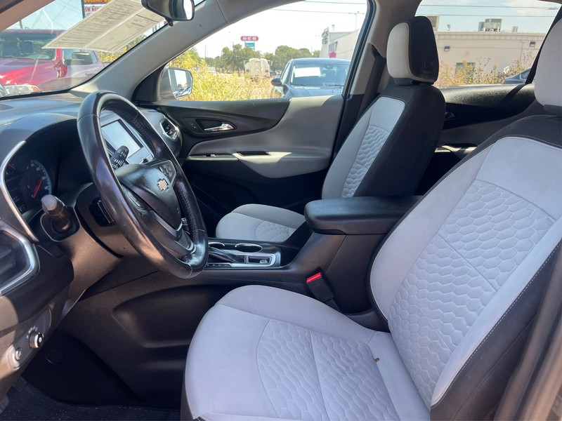 Chevrolet Equinox Vehicle Full-screen Gallery Image 09