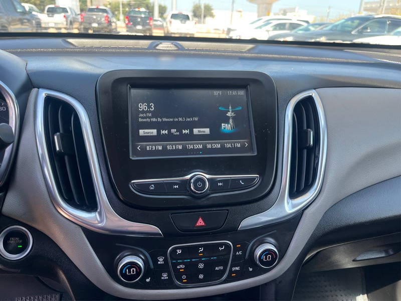 Chevrolet Equinox Vehicle Full-screen Gallery Image 12