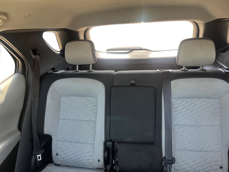 Chevrolet Equinox Vehicle Full-screen Gallery Image 13