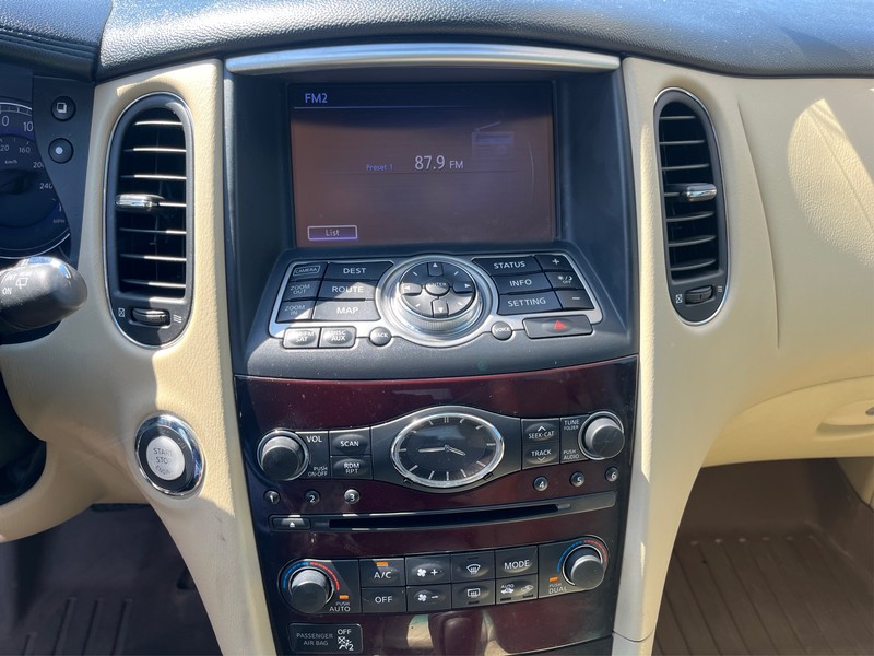 INFINITI QX50 Vehicle Full-screen Gallery Image 12