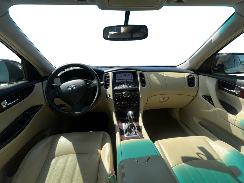 INFINITI QX50 Vehicle Full-screen Gallery Image 15