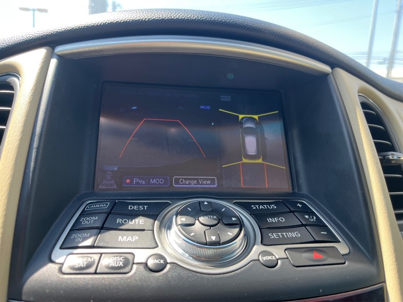 INFINITI QX50 Vehicle Full-screen Gallery Image 17