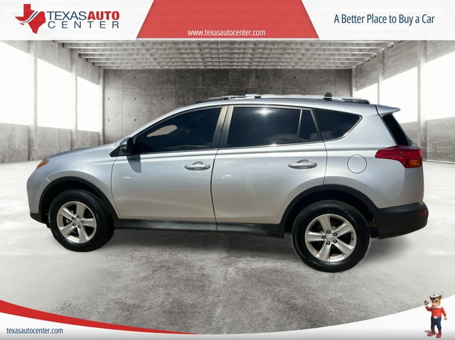 Toyota RAV4 Vehicle Full-screen Gallery Image 05