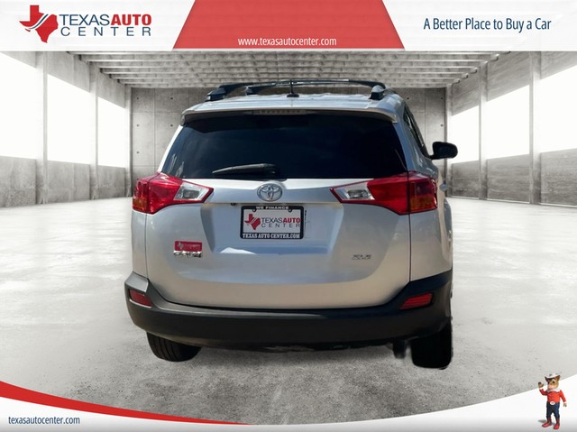 Toyota RAV4 Vehicle Full-screen Gallery Image 06