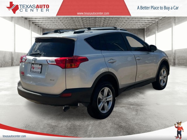 Toyota RAV4 Vehicle Full-screen Gallery Image 07