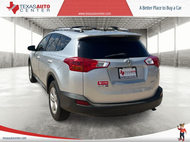 Toyota RAV4 Vehicle Full-screen Gallery Image 08