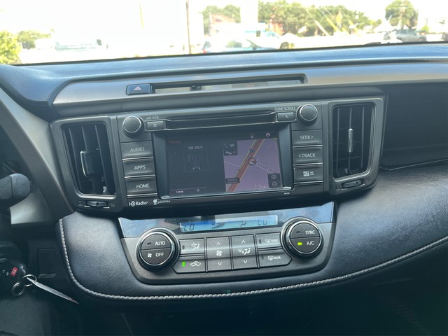 Toyota RAV4 Vehicle Full-screen Gallery Image 12