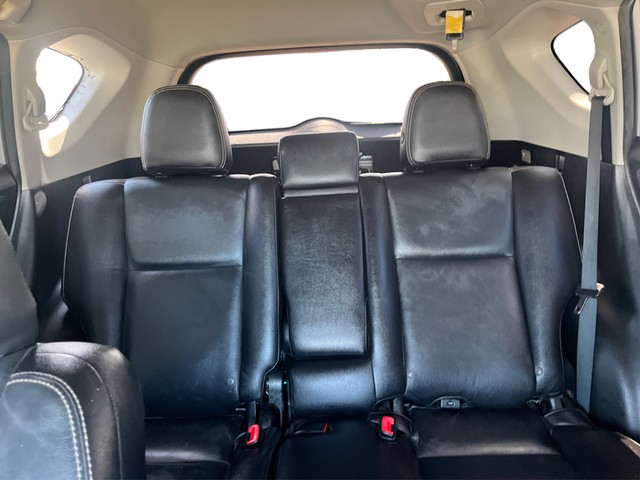 Toyota RAV4 Vehicle Full-screen Gallery Image 13