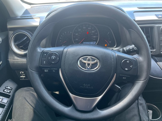 Toyota RAV4 Vehicle Full-screen Gallery Image 14