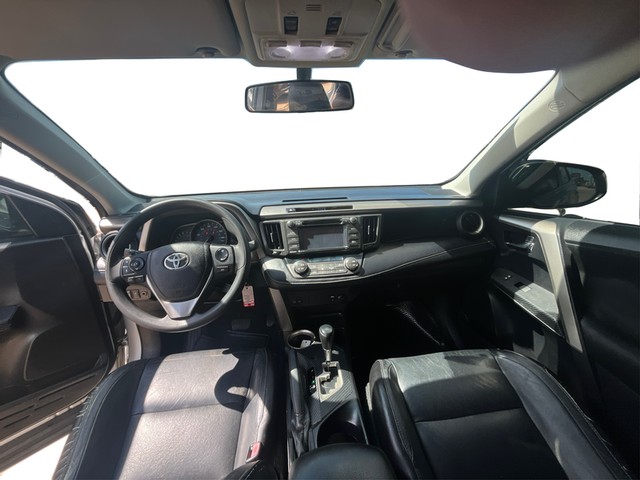 Toyota RAV4 Vehicle Full-screen Gallery Image 16