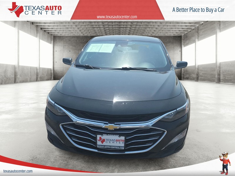 Chevrolet Malibu Vehicle Full-screen Gallery Image 3