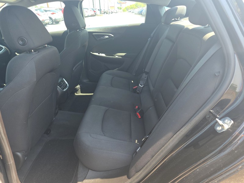 Chevrolet Malibu Vehicle Full-screen Gallery Image 10
