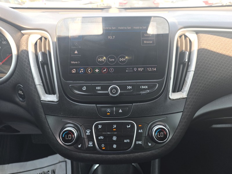 Chevrolet Malibu Vehicle Full-screen Gallery Image 11