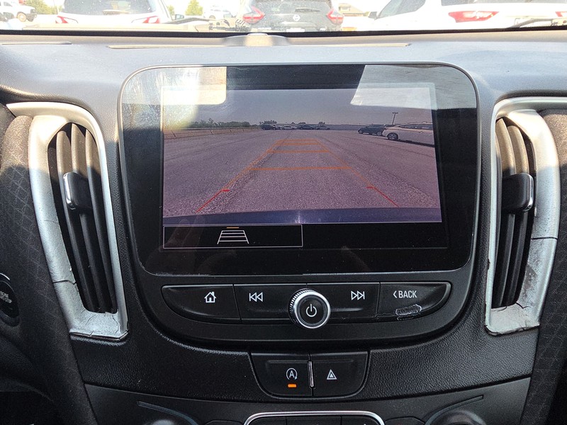 Chevrolet Malibu Vehicle Full-screen Gallery Image 16