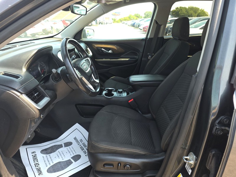 GMC Terrain Vehicle Full-screen Gallery Image 09