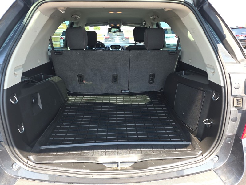 Chevrolet Equinox Vehicle Full-screen Gallery Image 11