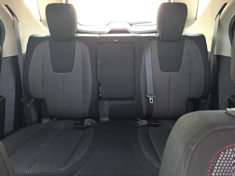 Chevrolet Equinox Vehicle Full-screen Gallery Image 13
