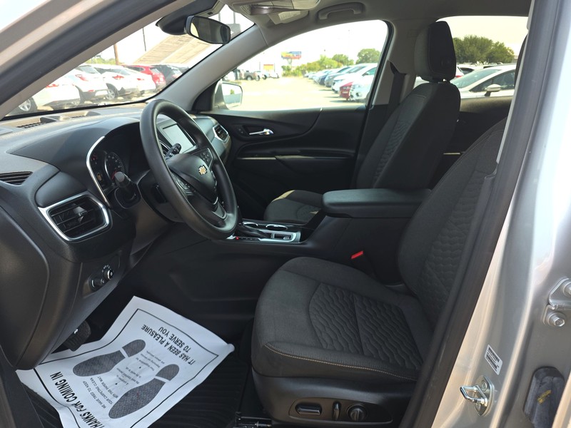 Chevrolet Equinox Vehicle Full-screen Gallery Image 09