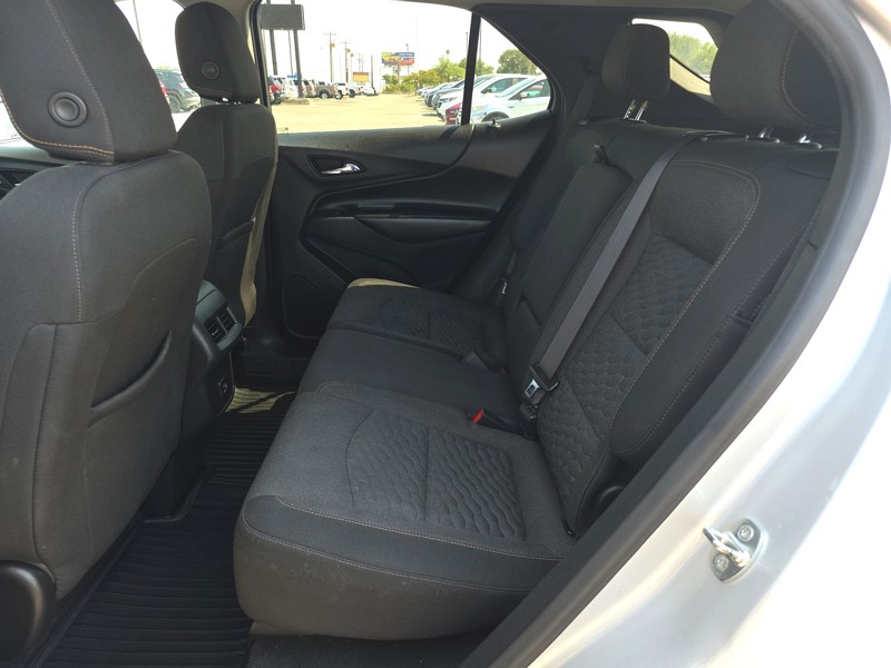 Chevrolet Equinox Vehicle Full-screen Gallery Image 10