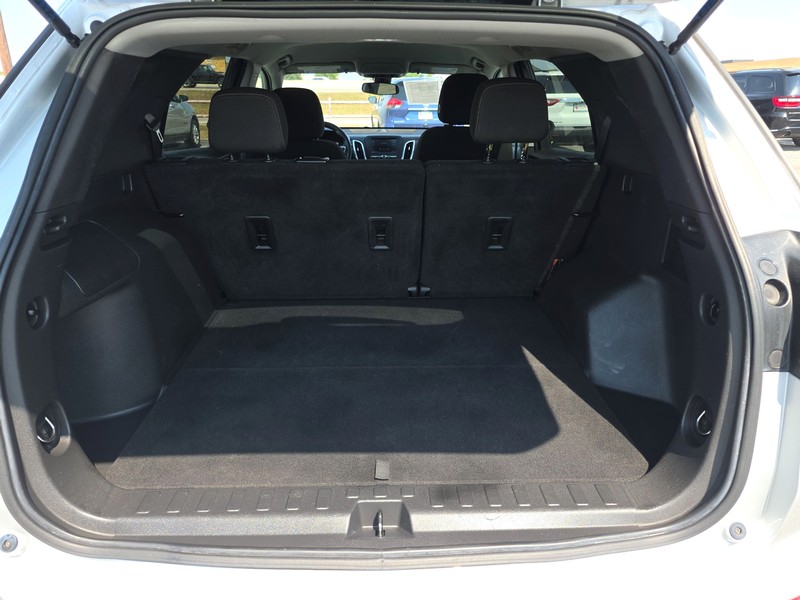 Chevrolet Equinox Vehicle Full-screen Gallery Image 11