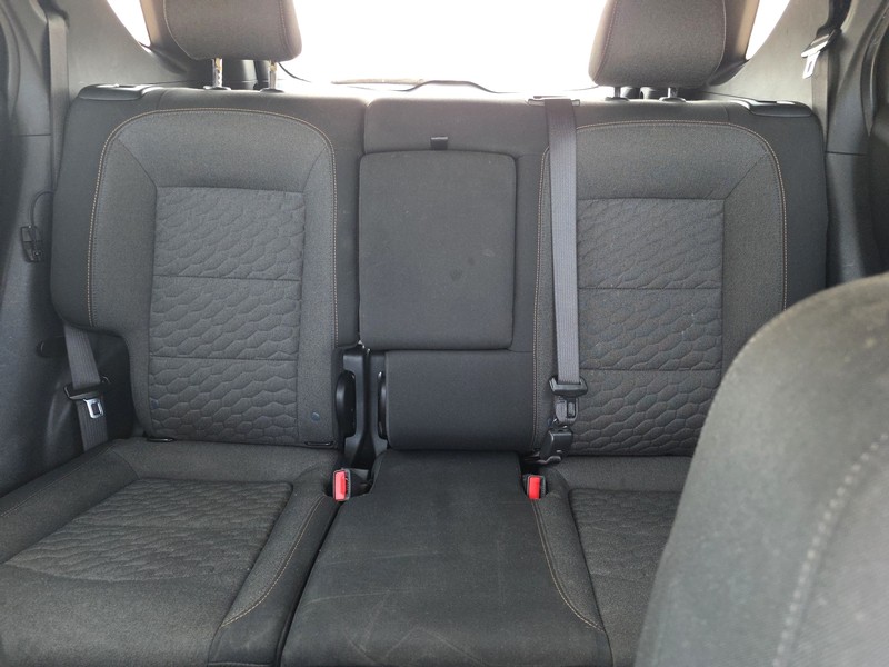 Chevrolet Equinox Vehicle Full-screen Gallery Image 13