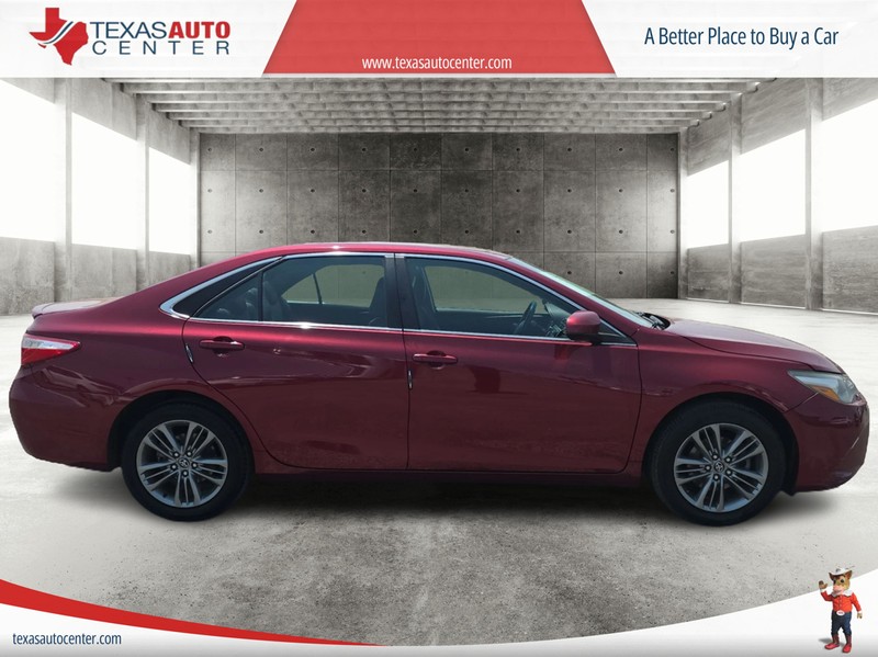 Toyota Camry Vehicle Full-screen Gallery Image 4