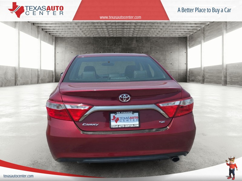Toyota Camry Vehicle Full-screen Gallery Image 6